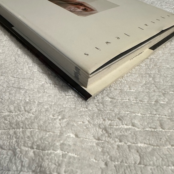 Gold: A Devotional by Crystal Lewis - Picture 7 of 10